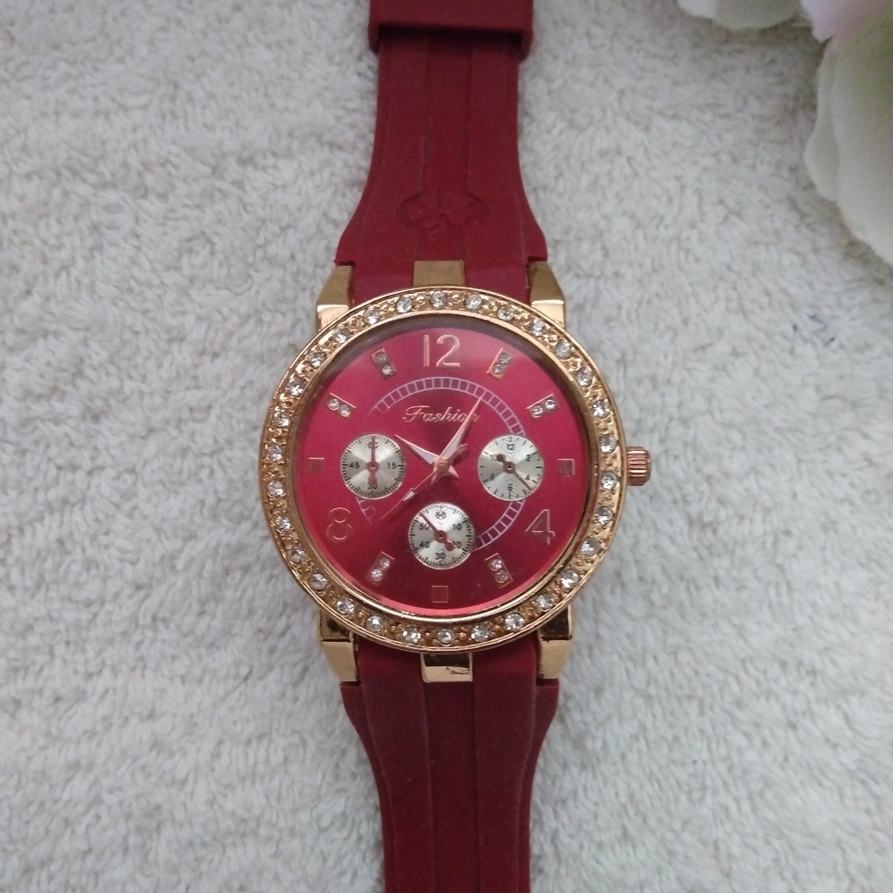 3/$10 🌟 Red, Ladies Fashion Watch